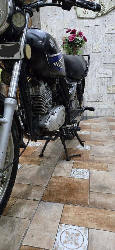Suzuki GS 150cc - suzuki bike - GS 150 2