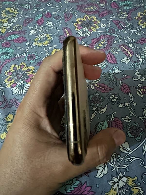 11 pro max 256 GB PTA approved kept with extreme care 5