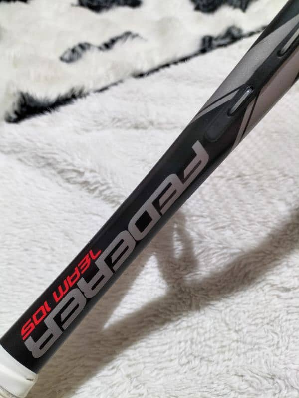 Wilson Original Federer Team 105 Tennis Racket for professionals. 3