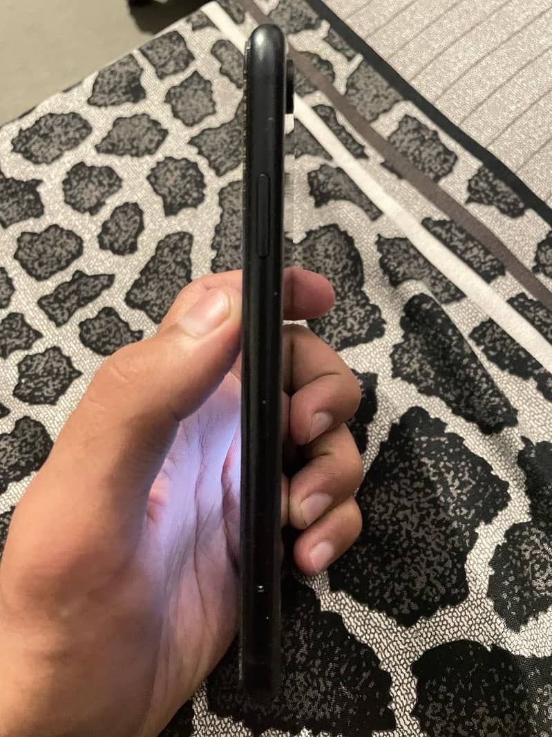 iphone xr factory unlocked 4