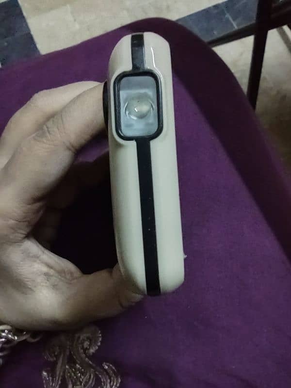 QMobile e4 monster 3