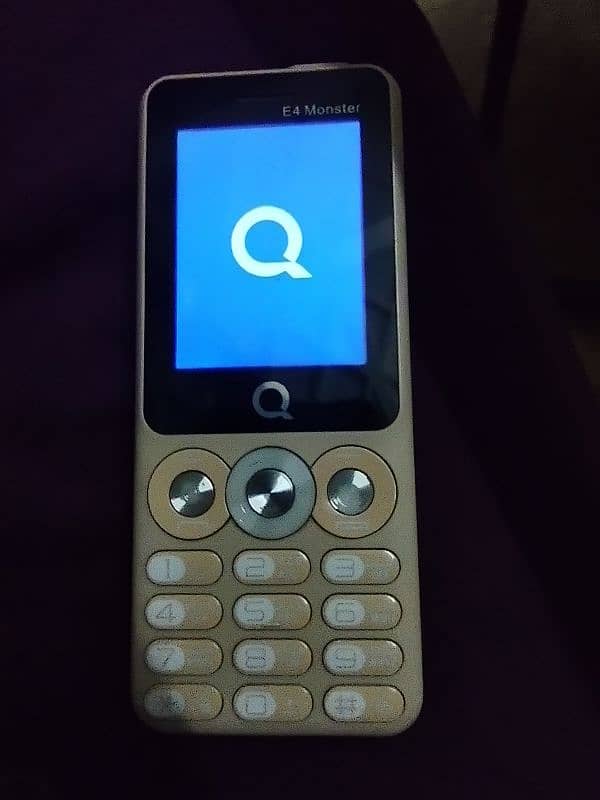 QMobile e4 monster 4