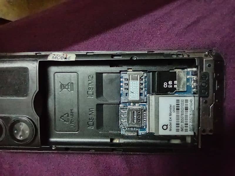 QMobile e4 monster 7