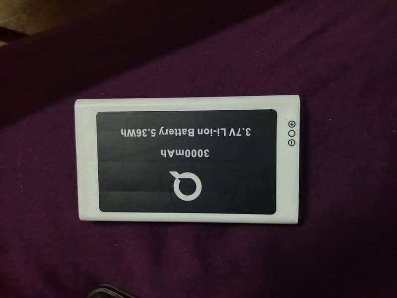 QMobile e4 monster 8