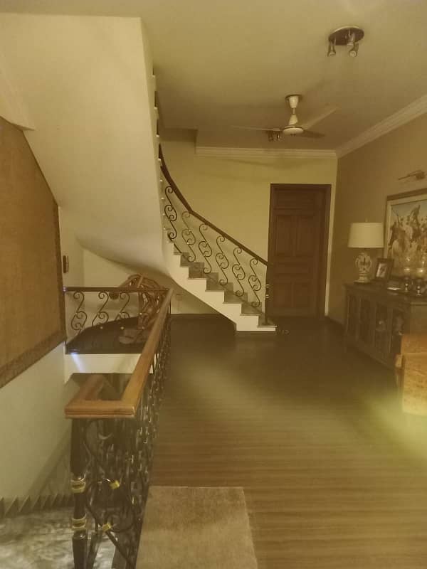 F-8: Triple Storey House (Including Basement), Size 622 Sq Yards, Dimension = 40x140, CDA Transfer, Demand 24 Crores. 2