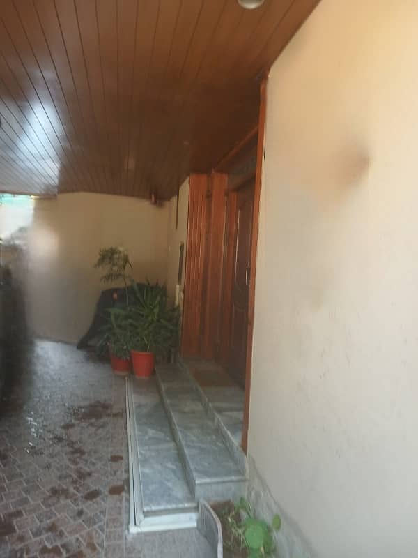 F-8: Triple Storey House (Including Basement), Size 622 Sq Yards, Dimension = 40x140, CDA Transfer, Demand 24 Crores. 5