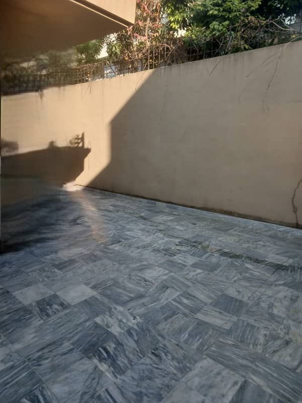 F-8: Triple Storey House (Including Basement), Size 622 Sq Yards, Dimension = 40x140, CDA Transfer, Demand 24 Crores. 6