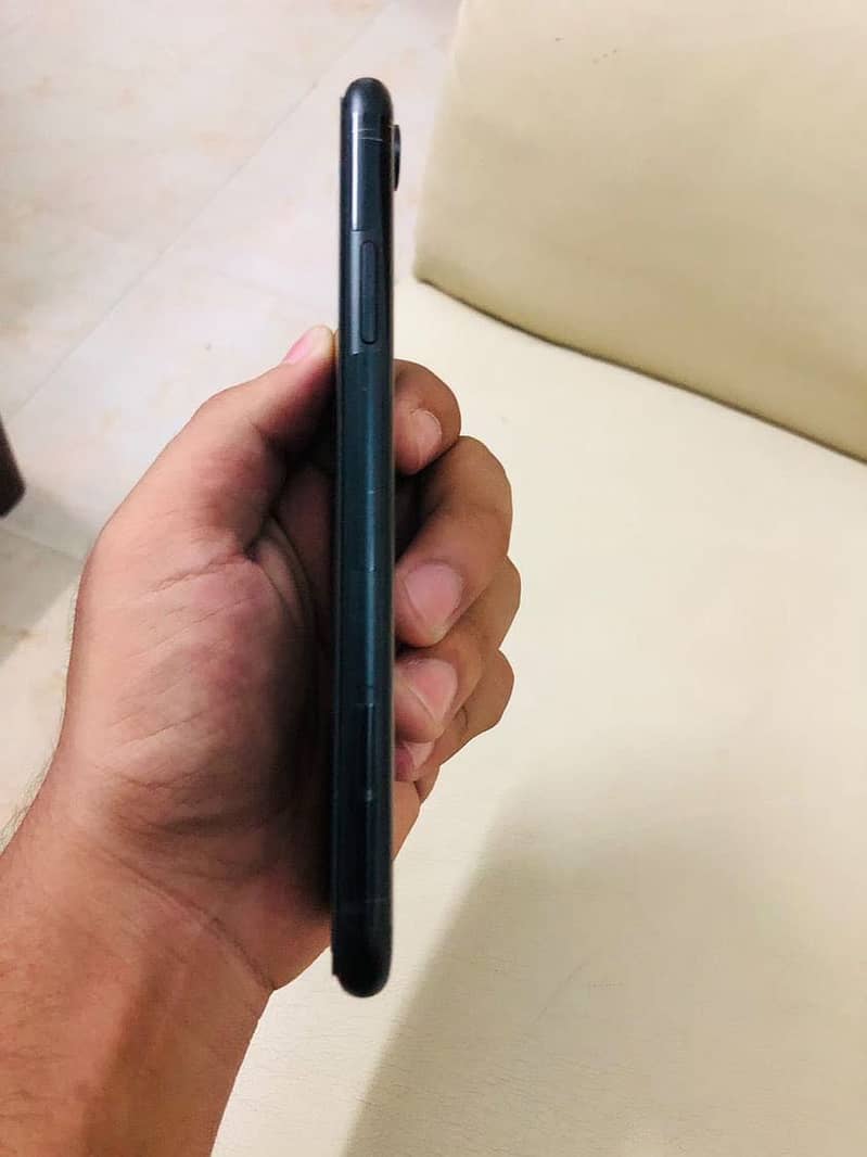 IPHONE XR 4