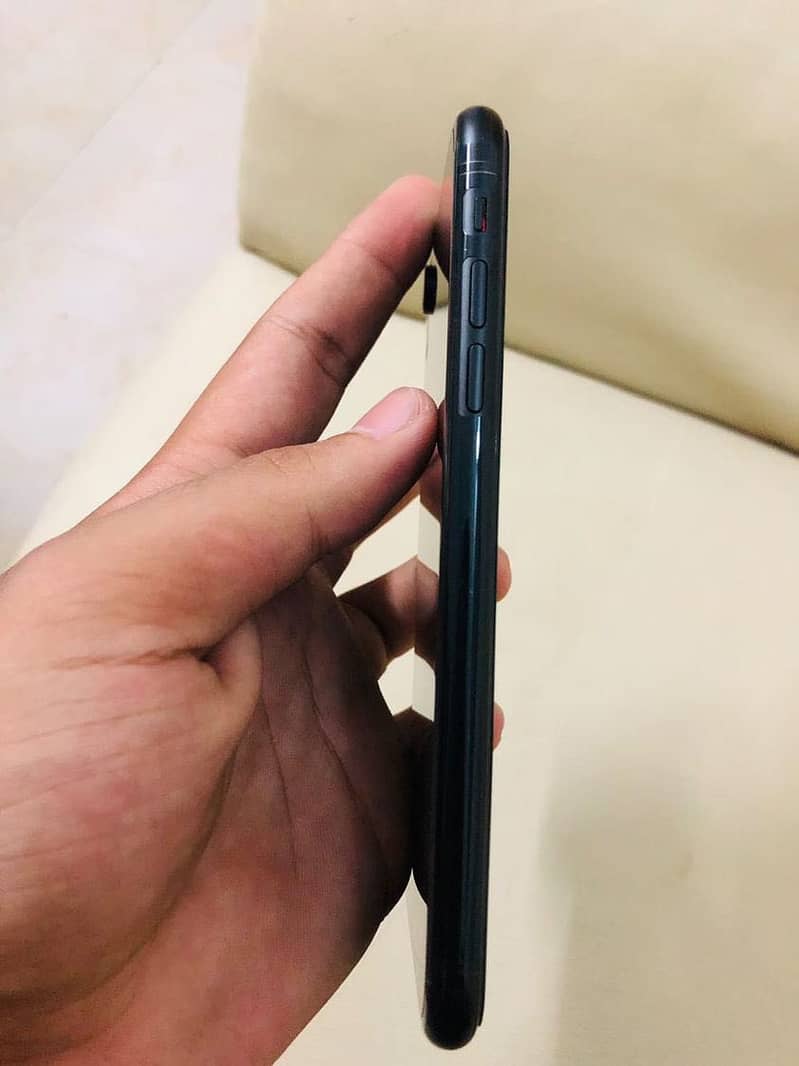 IPHONE XR 5