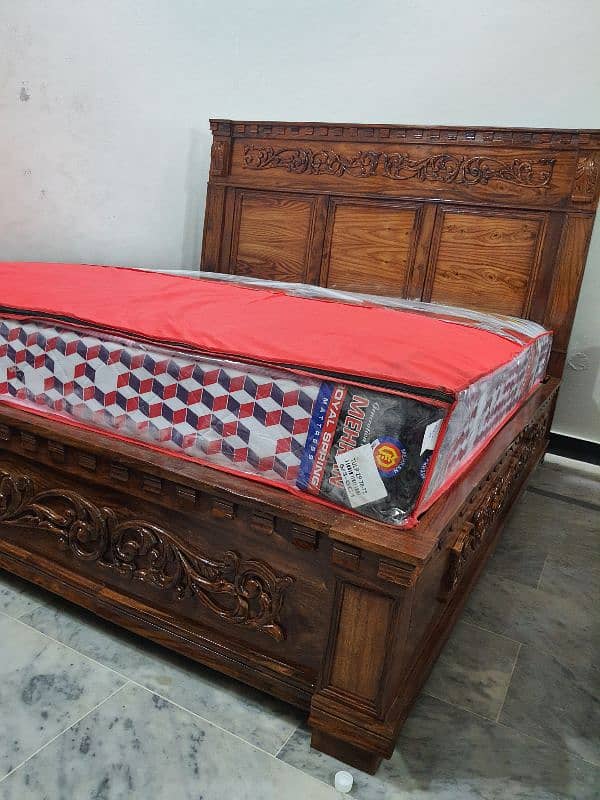 seesham pure Wood bed Set new Not used  without mattris (call me) 1