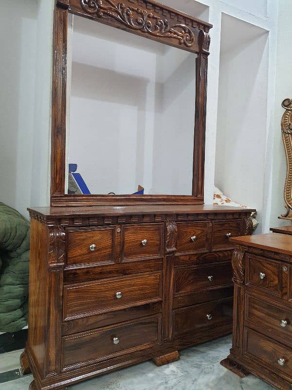seesham pure Wood bed Set new Not used  without mattris (call me) 4