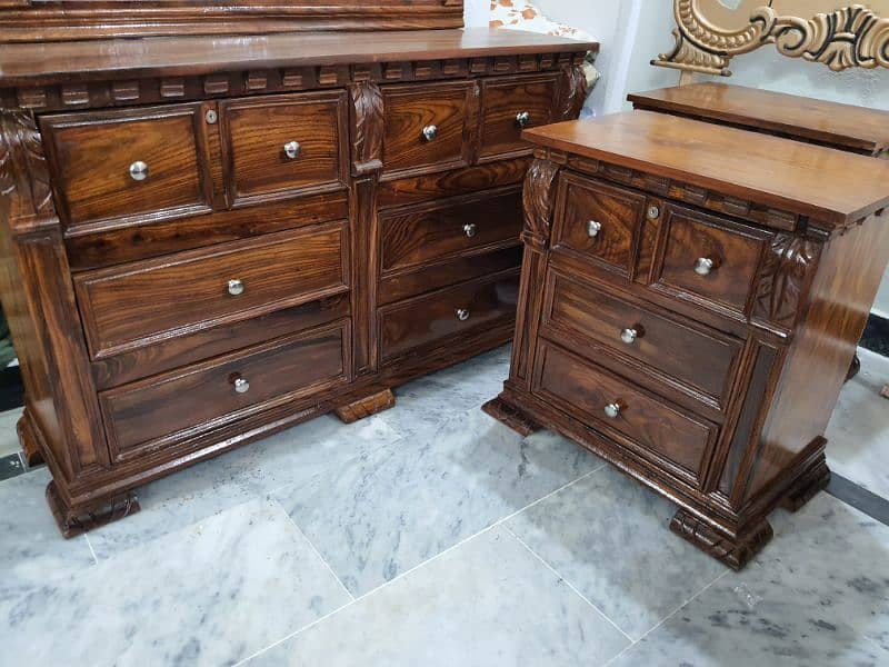 seesham pure wood Bed set King size New Not used (just call me) 5