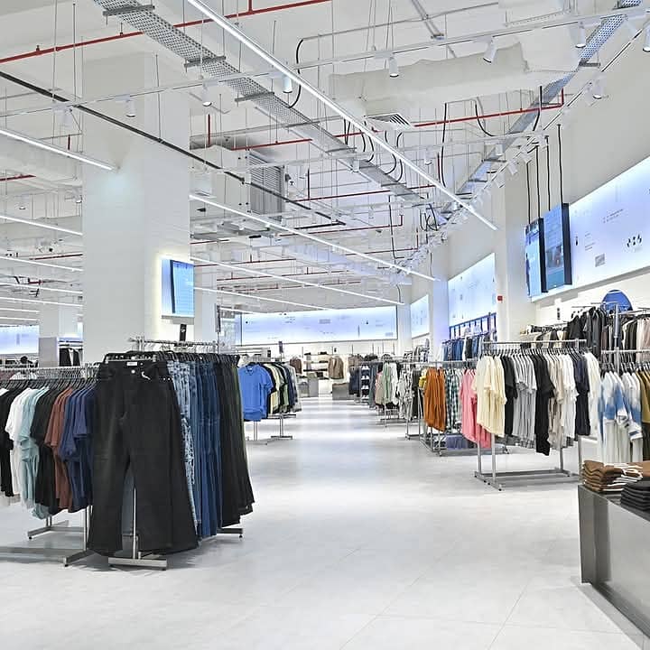 shop & Flat for sale on booking 2 year installment plan in gulshan block 4A 0
