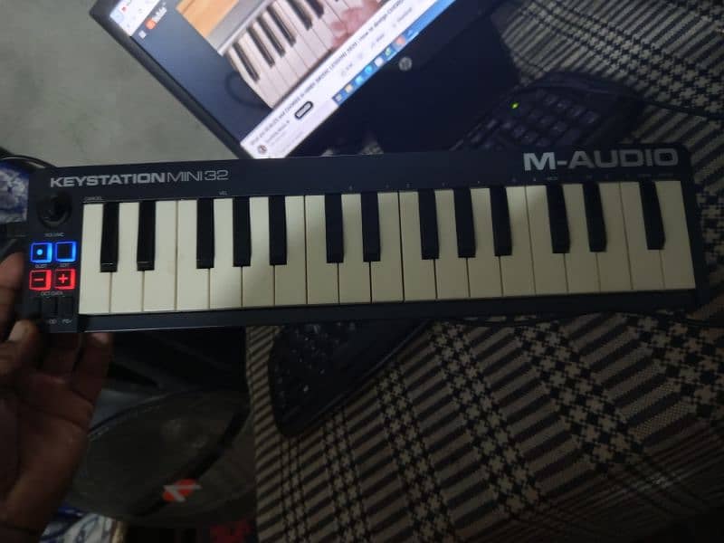 keystation mini 32 midi keyboard 0