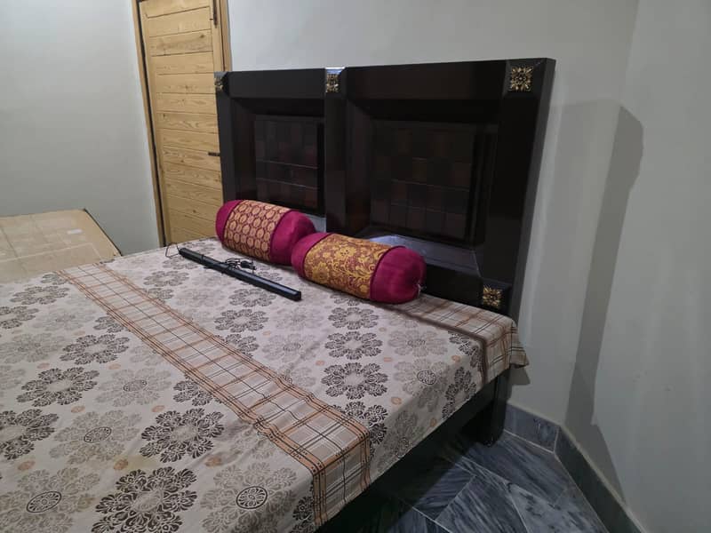Bed set Available for sale in good condition 1