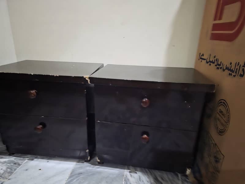 Bed set Available for sale in good condition 2