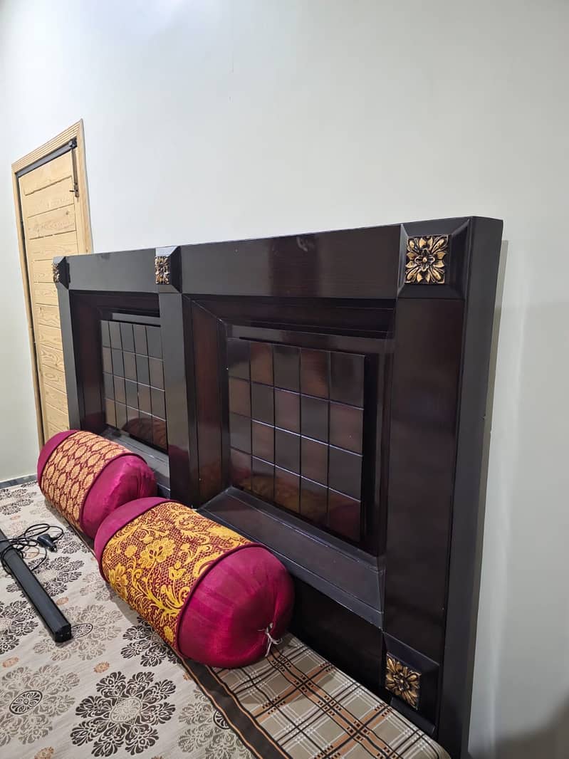 Bed set Available for sale in good condition 3
