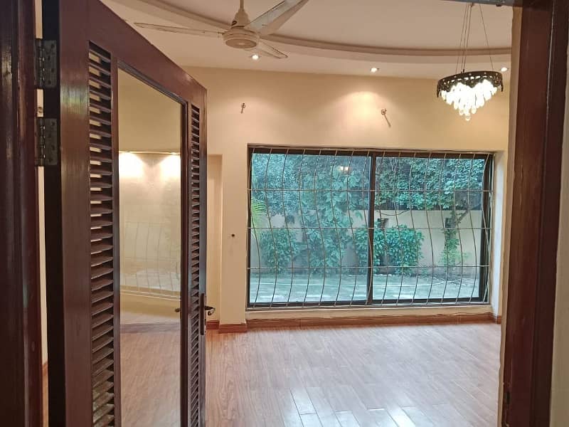OFFICE AVAILABLE FOR RENT ALL OVER GULBERG 5