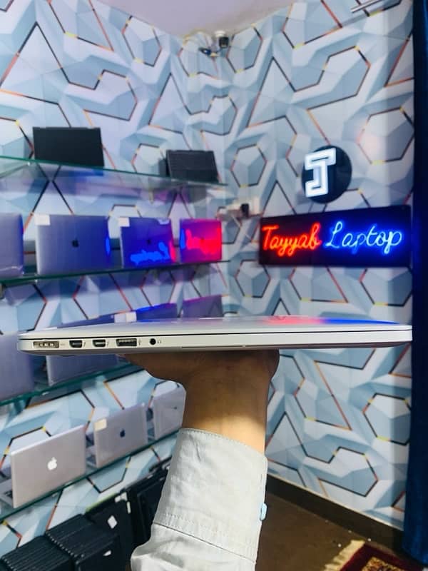 Macbook pro 2015 core i7 16GB RAM 256GB ssd 15Inch Laptop 1