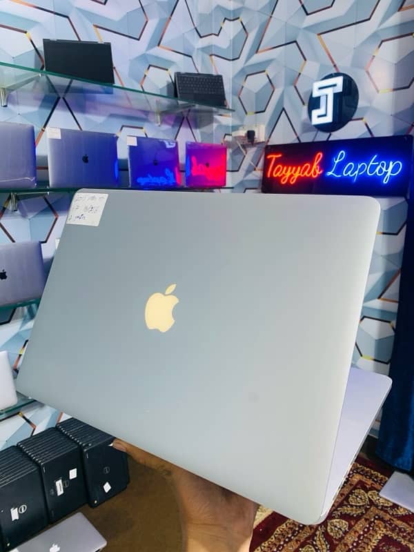 Macbook pro 2015 core i7 16GB RAM 256GB ssd 15Inch Laptop 4