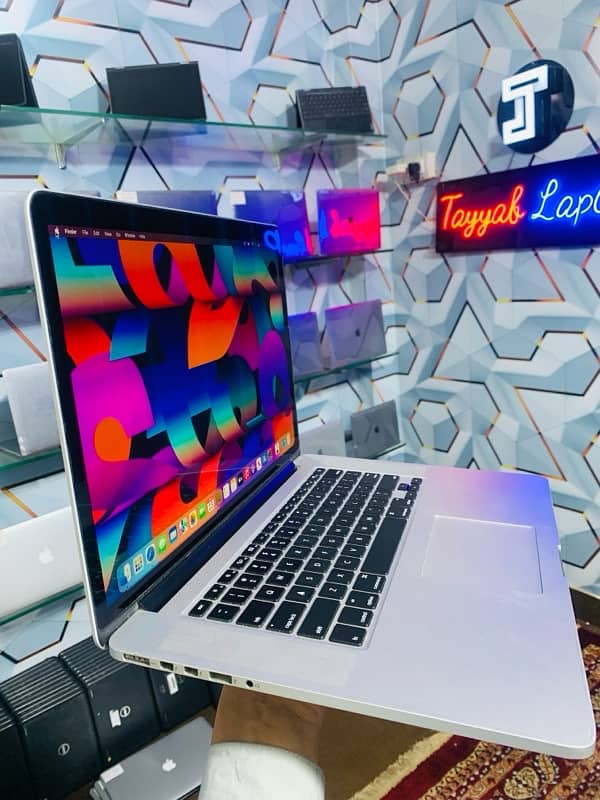 Macbook pro 2015 core i7 16GB RAM 256GB ssd 15Inch Laptop 5