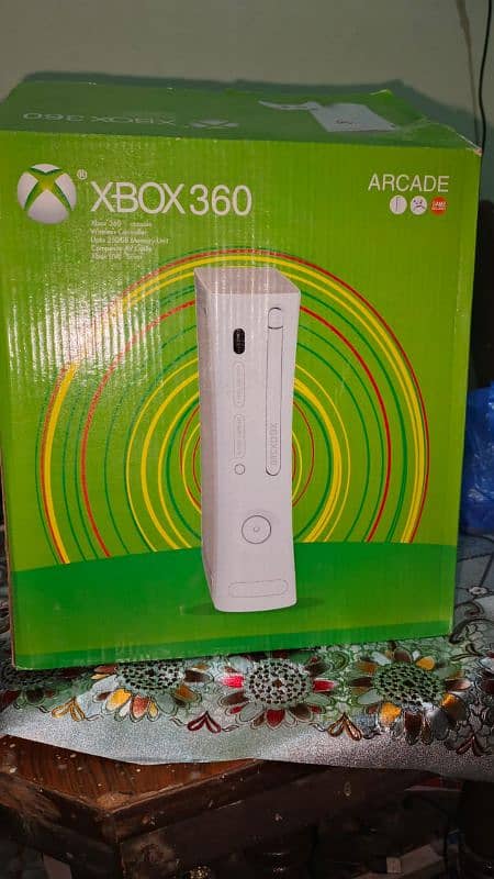 "Xbox 360 320GB | White | 2 Controllers | Box & Accessories" 0