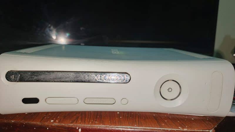 "Xbox 360 320GB | White | 2 Controllers | Box & Accessories" 1