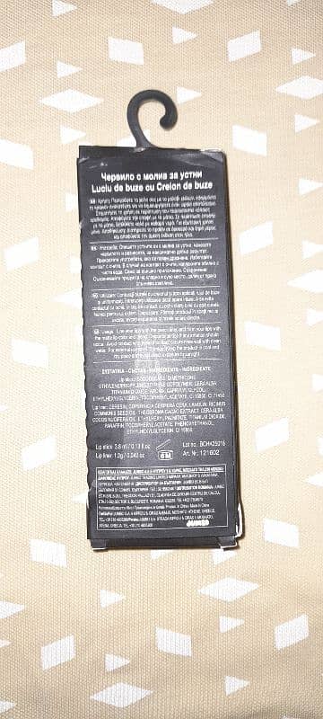 USHAS matte lips colour and lip liner it is also imported 1