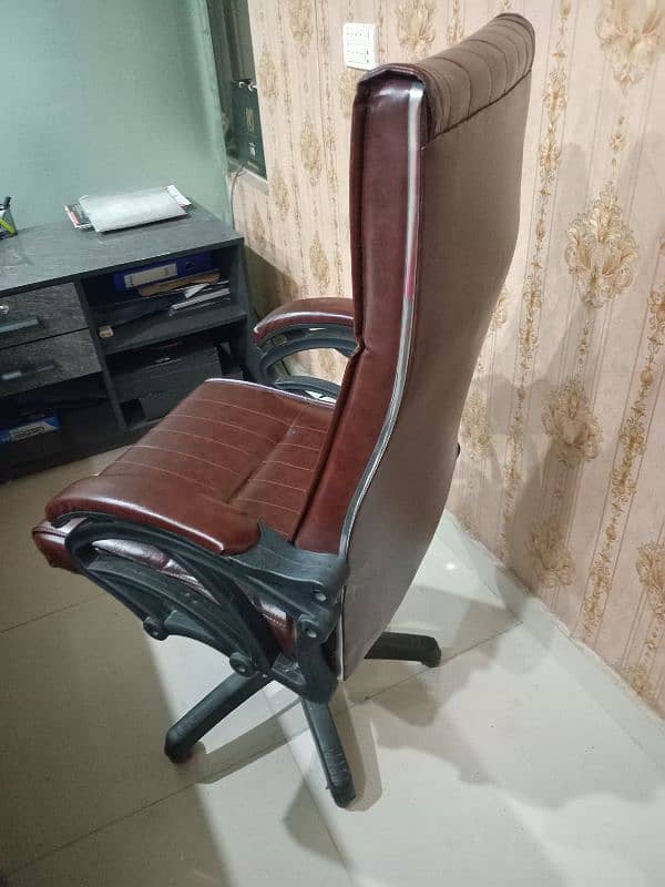 complete Office Furniture for sale only 3 months use 5