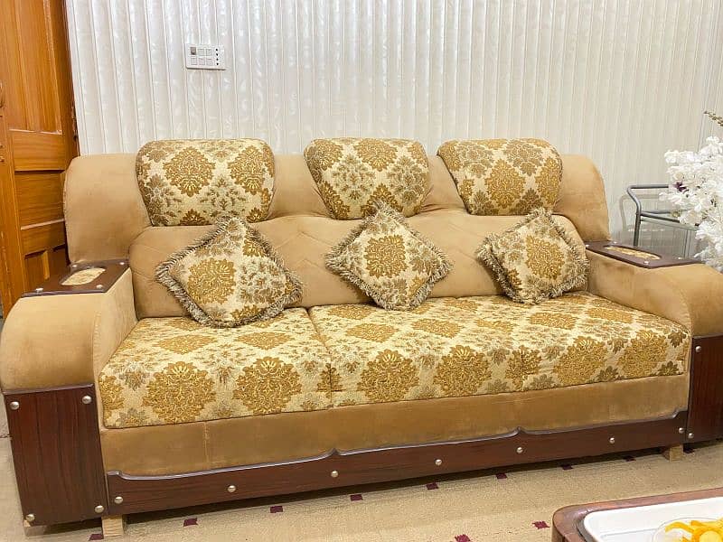 2 sofas 3seaters 1