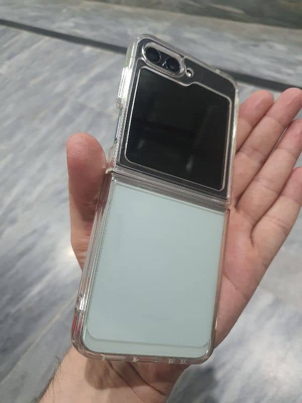 Samsung Z flip 5 Non PTA exchange possible phone with charger 0