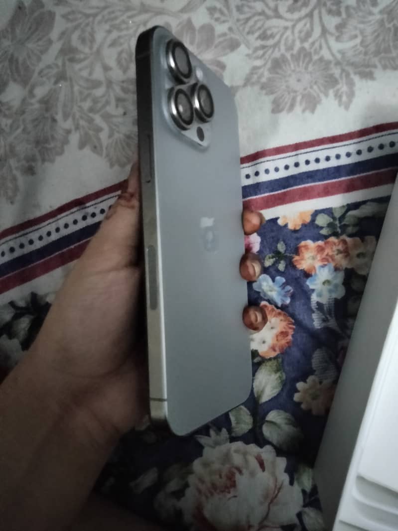 Apple iPhone 15 Pro Max 0