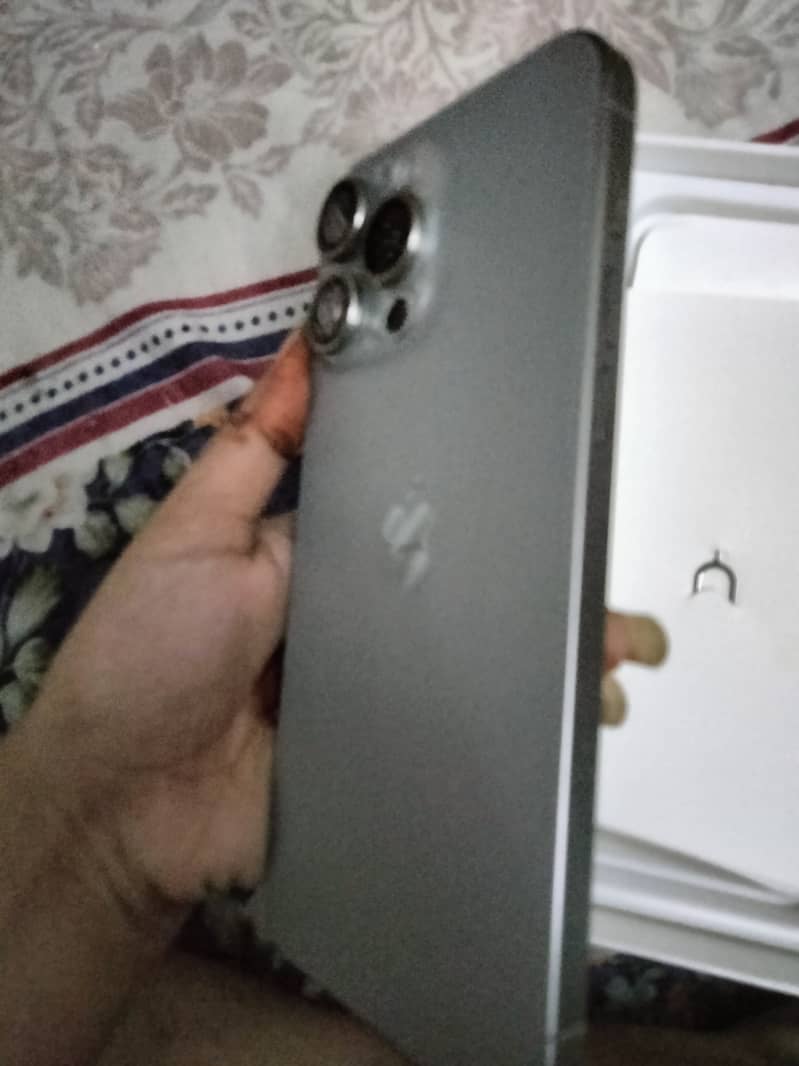 Apple iPhone 15 Pro Max 1