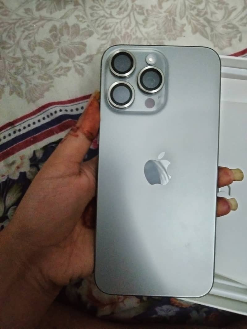 Apple iPhone 15 Pro Max 3