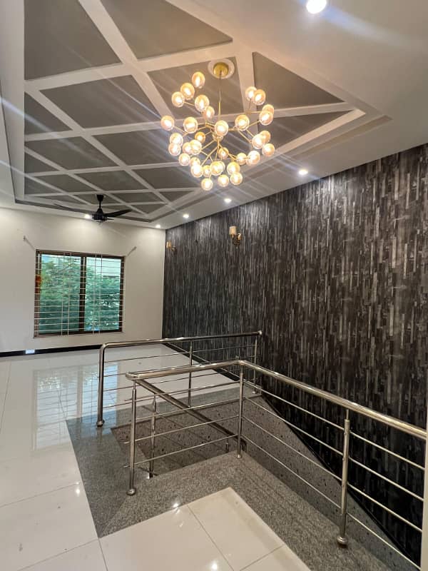 125 Yards Villa in Ali Block on Petrol Pump Entrance 0