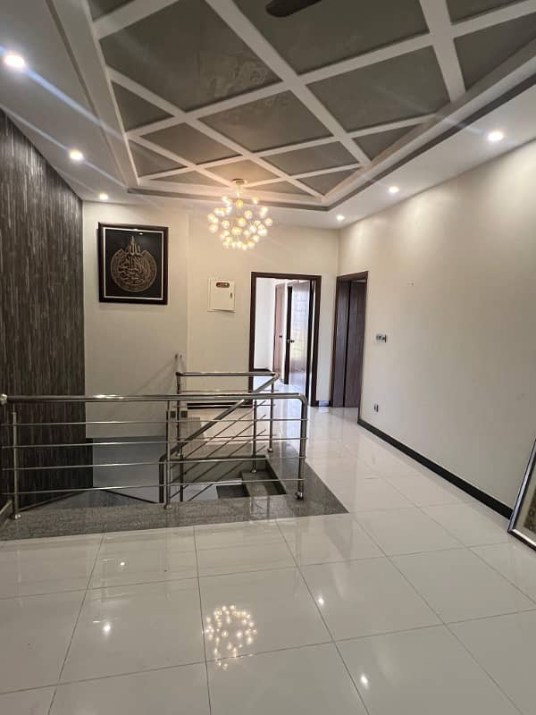 125 Yards Villa in Ali Block on Petrol Pump Entrance 4