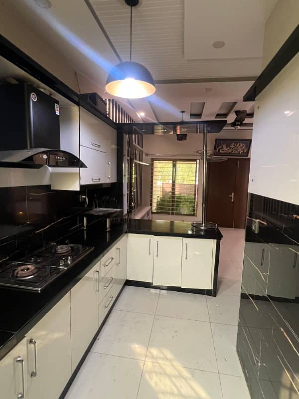 125 Yards Villa in Ali Block on Petrol Pump Entrance 8