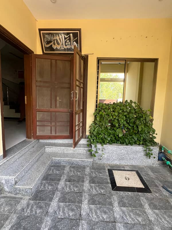 125 Yards Villa in Ali Block on Petrol Pump Entrance 12