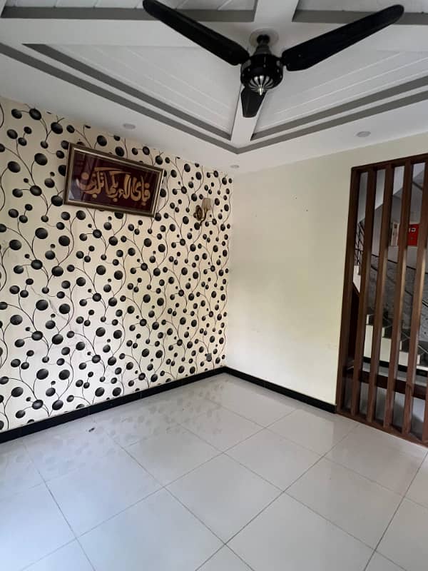 125 Yards Villa in Ali Block on Petrol Pump Entrance 16