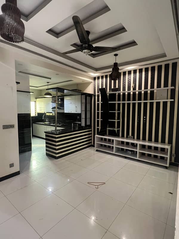 125 Yards Villa in Ali Block on Petrol Pump Entrance 17