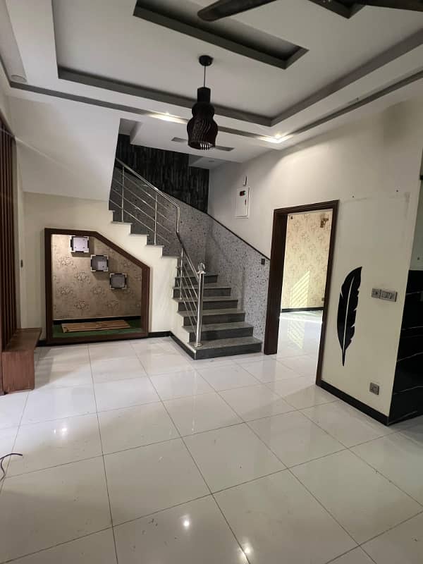 125 Yards Villa in Ali Block on Petrol Pump Entrance 18