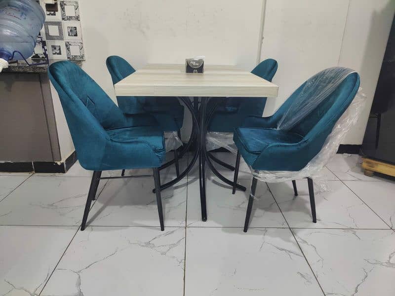 Dining table with 4 chair 0