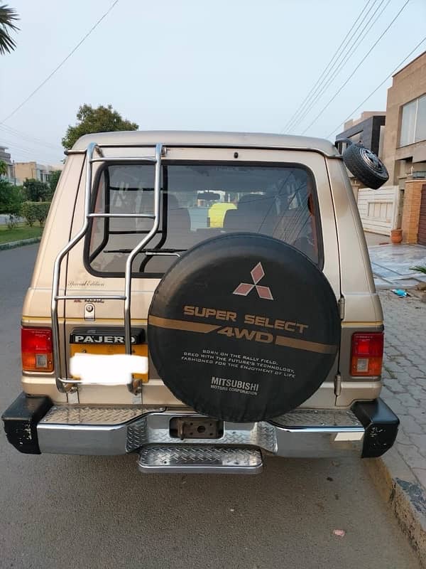 Mitsubishi Pajero 1986 Exceed 3.0 4