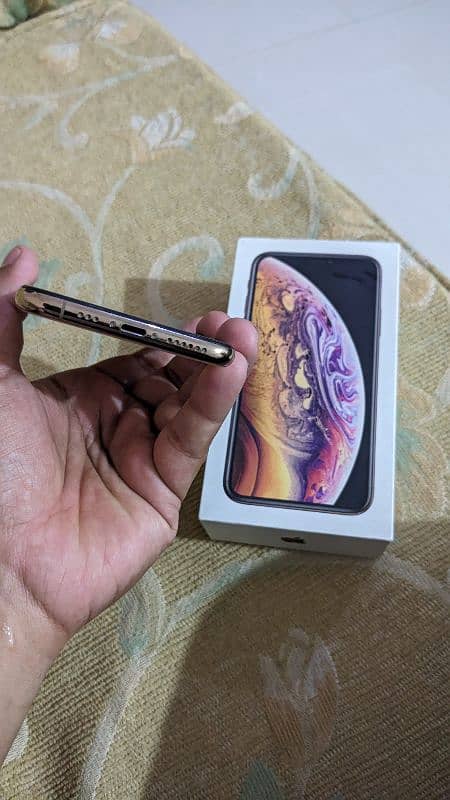 Iphone Xs 64gb Dual sim approved with box 4