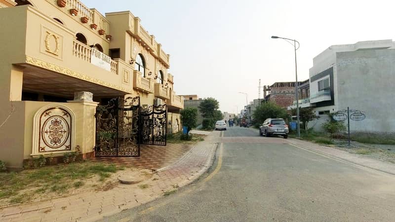 Ideally Located House Of 8 Marla Is Available For Sale In Lahore 5