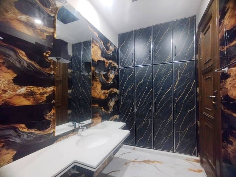 Ideally Located House Of 8 Marla Is Available For Sale In Lahore 22