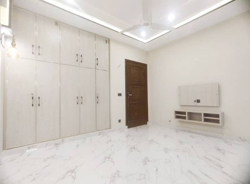 Ideally Located House Of 8 Marla Is Available For Sale In Lahore 23