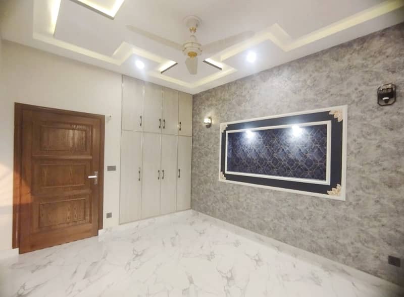 Ideally Located House Of 8 Marla Is Available For Sale In Lahore 35
