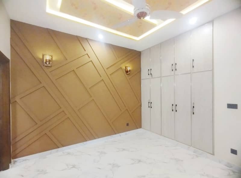Ideally Located House Of 8 Marla Is Available For Sale In Lahore 39