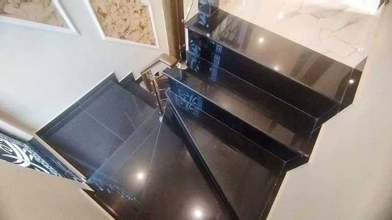 Ideally Located House Of 8 Marla Is Available For Sale In Lahore 48